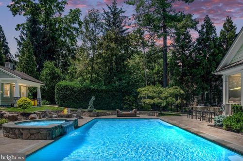 6421 Divine St, Mc Lean VA 22101-4702 exterior