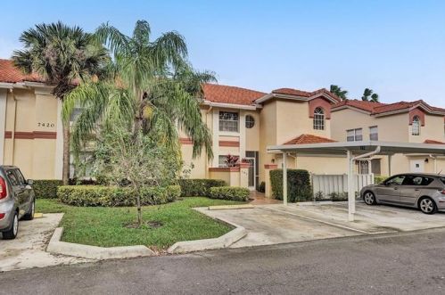 7420 Lake Meadow Way, Boynton Beach FL 33437-5910 exterior