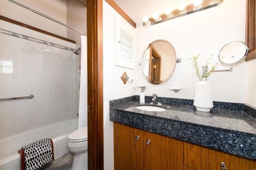 2 Sherwyn Ln, Saint Louis MO 63141-7821 exterior