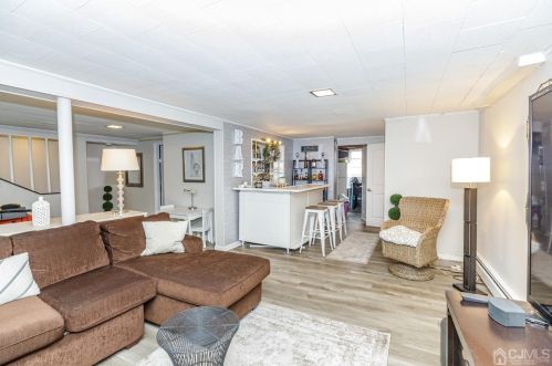 142 Bedford Ave, Iselin NJ 08830-2455 exterior