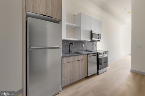 689 Broad St, Philadelphia PA  19123-2418 exterior