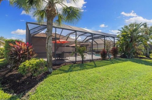 8761 Mustang Is Cir, Naples FL 34113-1640 exterior