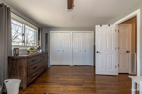 828 Stratford Ave, Elmhurst IL 60126-4651 exterior