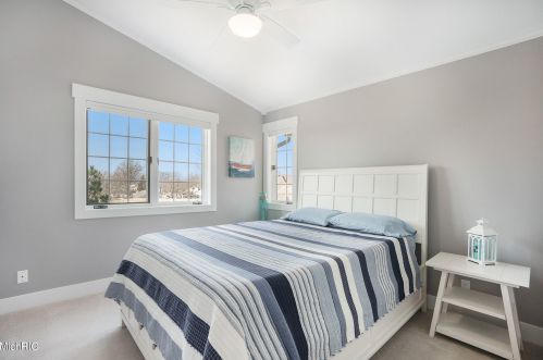 3713 Marina View Pt, Meskegon MI 49441-6406 exterior