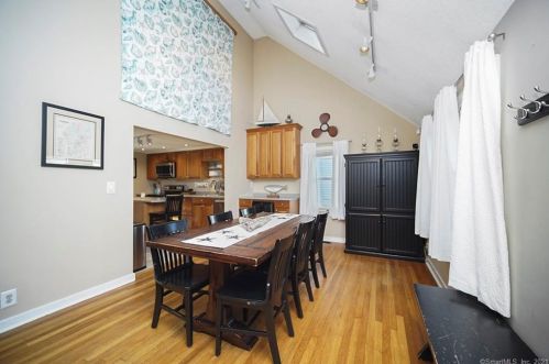 26 Emerson St, Norwalk CT 06855-1320 exterior