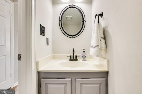 3008 Emerald Chase Dr, Herndon VA 20171-2334 exterior