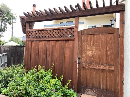 480 Plum St, Capitola, CA 95010-2244