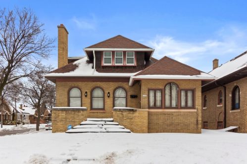 1332 Capitol Dr, Milwaukee WI  53211-1812 exterior