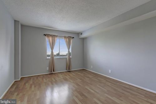 5902 Mount Eagle Dr, Alexandria VA 22303-2513 exterior