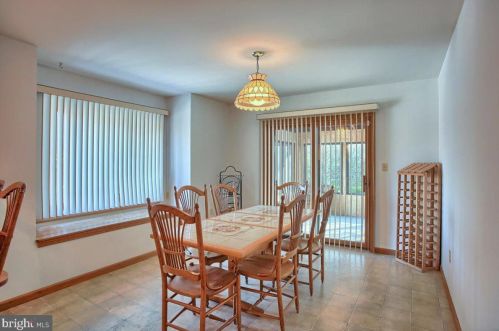 409 Dart Dr, Hanover PA 17331-1327 exterior