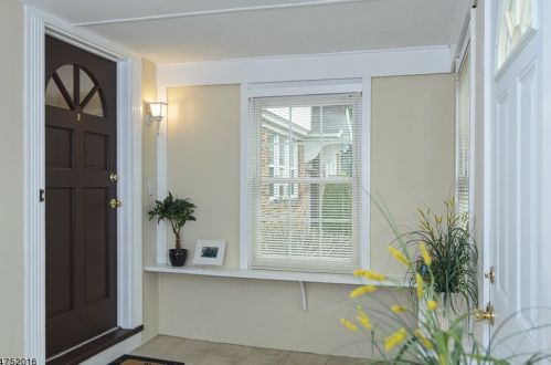 74 Caldwell Pl, Springfield NJ  07081-1714 exterior