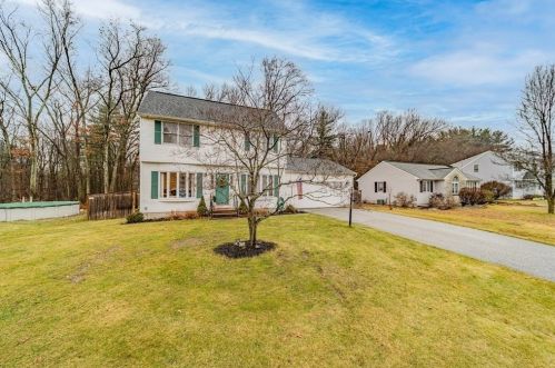 201 Winterset Dr, Springfield MA 01129-1850 exterior