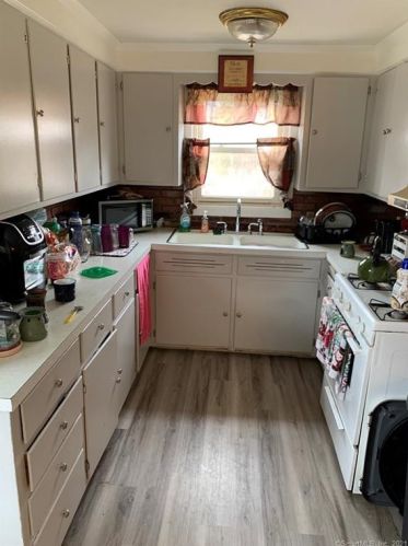 59 Mechanic St, Killingly CT 06239-2829 exterior