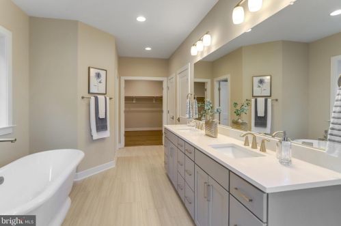 920 Darton Dr, Alexandria VA 22308-2021 exterior