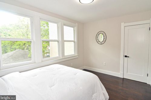 2911 17th St, Washington DC  20018-1825 exterior