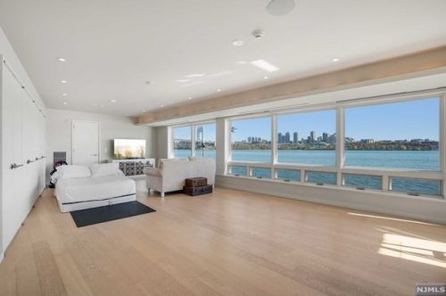 23 Shr Rd, Edgewater NJ 07020-1519 exterior