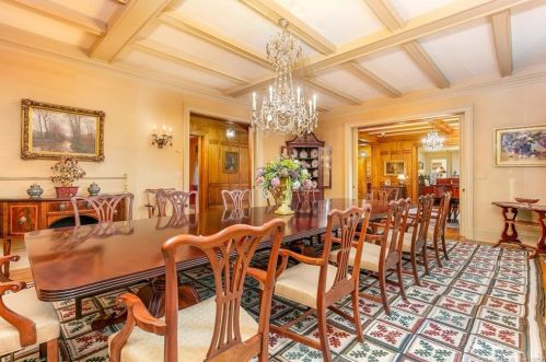 49 Mtn Spg Rd, Farmington CT 06032-1613 exterior