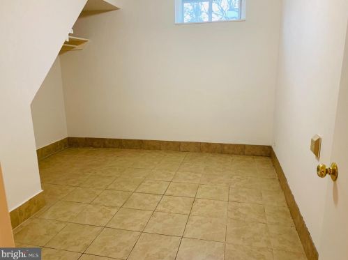 602 1st St, Rockville MD 20850-1567 exterior