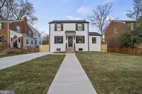 1505 Crestwood Dr, Alexandria VA  22302-2303 exterior