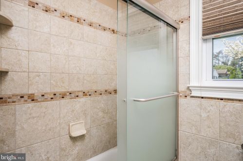 28 Matthew Dr, Trenton NJ 08628-3340 exterior