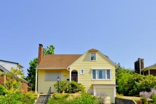 2106 49th Ave, Seattle, WA 98116-2138