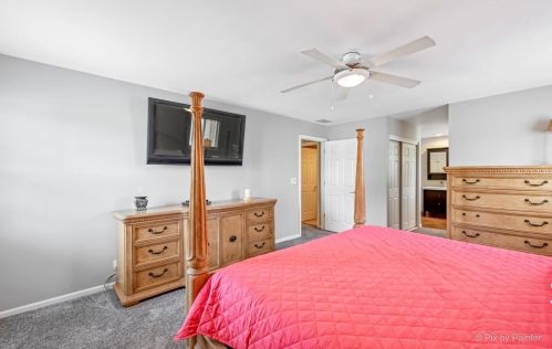 935 Stone Crk Cir, Bull Valley IL 60014-1938 exterior