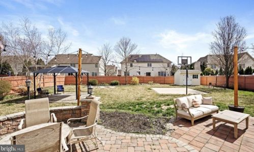 17 Fieldcrest Dr, Columbus NJ  08022-1959 exterior