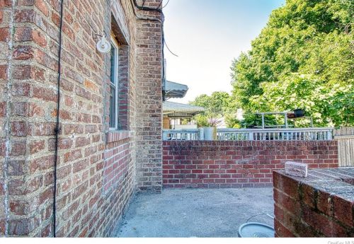 3220 Fenton Ave, Bronx NY  10469-2802 exterior