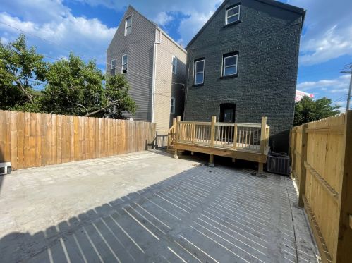 1624 Peterson Ave, Chicago IL  60660-2417 exterior