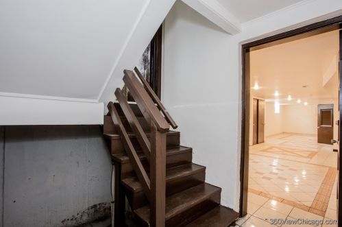 6900 Campbell Ave, Chicago IL 60645-4604 exterior