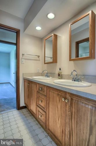 92 Roboda Blvd, Limerick PA 19468-2967 exterior