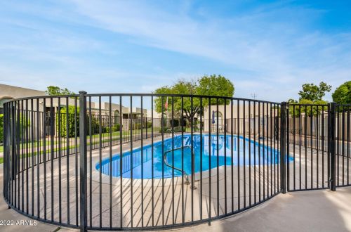 8141 Central Ave, Phoenix AZ 85020-3673 exterior