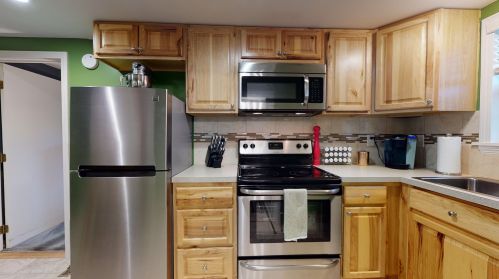 34 Academy St, Concord, NH 03301-4219