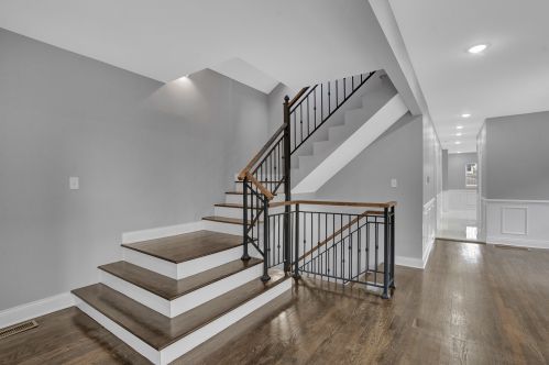 7351 Michigan Ave, Chicago IL 60619-5603 exterior