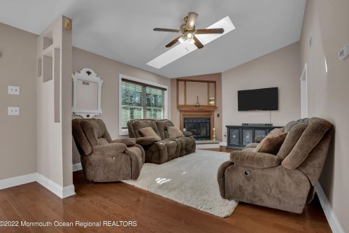 984 Woodlane Rd, Jackson Twp NJ 08527-1556 exterior