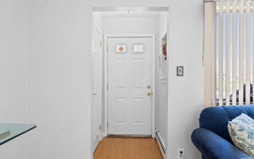 2 Furth Rd, Valley Stream NY 11581-2531 exterior