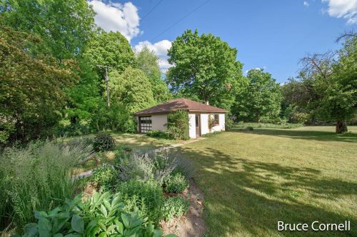 1056 60 St, Grand Rapids MI 49508-7069 exterior