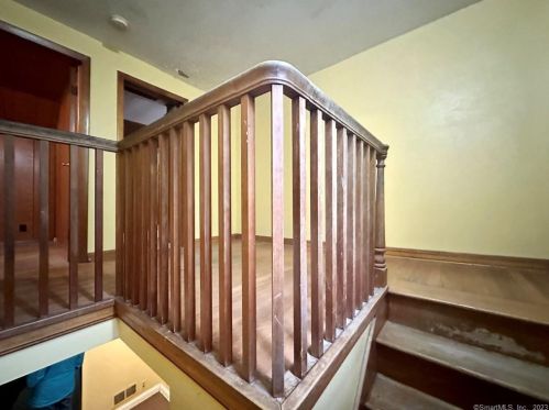 19 Kulas Ter, Seymour CT 06483-2715 exterior