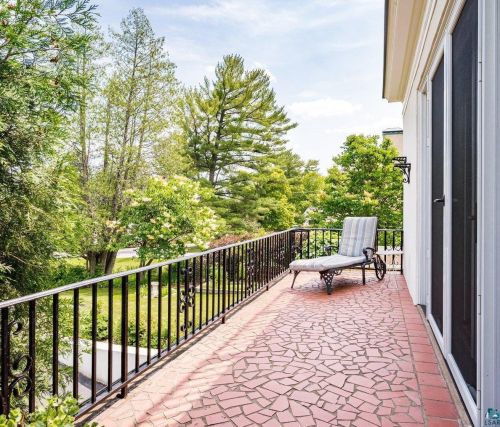 420 Hawthorne Rd, Duluth MN 55812-1936 exterior