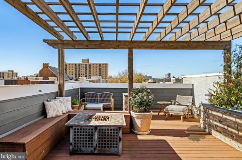 985 6th St, Philadelphia PA  19123-1405 exterior