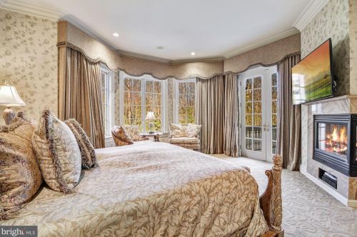 896 Alvermar Rdg Dr, Mc Lean VA 22102-1439 exterior