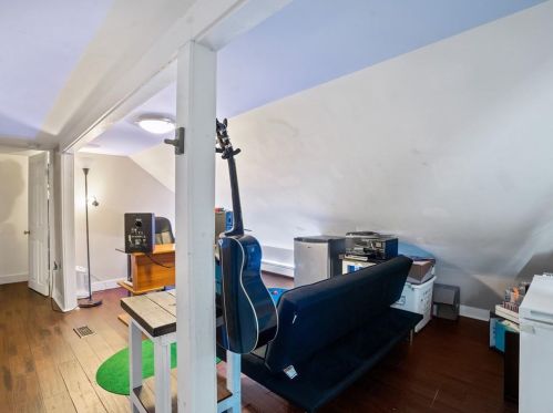 4 Lewis St, Woonsocket RI 02895-1905 exterior