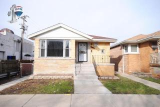 8230 Escanaba Ave, Chicago IL  60617-2119 exterior