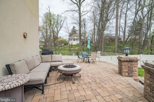 915 Standish Ave, Huntingdon Valley PA 19006-8725 exterior