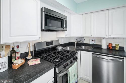 811 28 St, Philadelphia PA 19145-2408 exterior