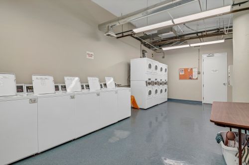 801 Wells St, Chicago IL 60607-4509 exterior