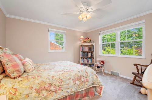 181 Penhurst Dr, Pittsburgh PA 15235-5318 exterior