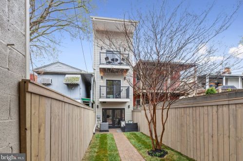 1416 A St, Washington DC  20003-1523 exterior