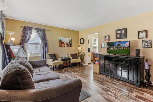 38318 Loyola Ave, Waukegan, IL 60087-1635