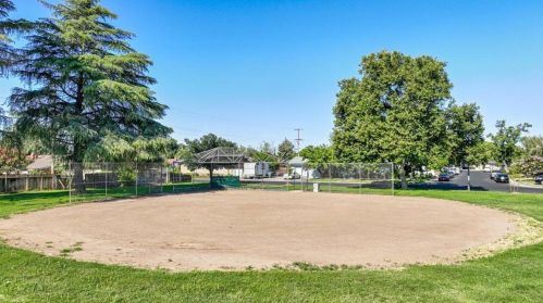 2201 Earlmar Dr, Modesto CA  95350-2726 exterior